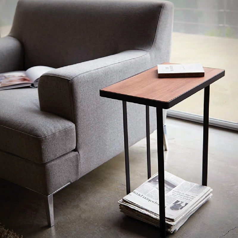 Mesa auxiliar porta revistas negro y nogal Yamazaki